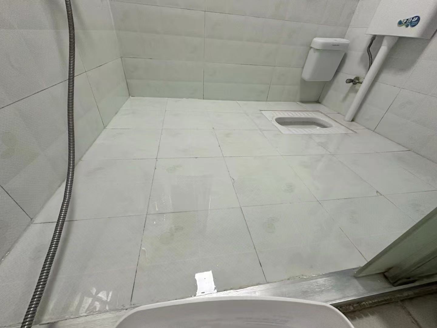 卫生间免砸砖施工